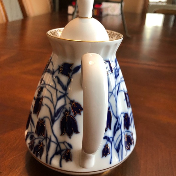 Lomonosov made in St. Petersburg Russia Porcelain with 22K Gold Trim Teapot - Picture 6 of 10